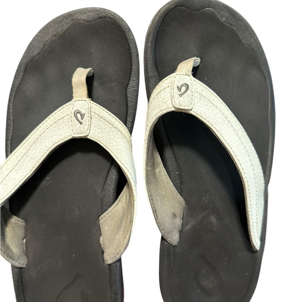 OLUKAI Women’s Size 8 Flip Flops Sandals Thongs White Black Beach Vacation - Picture 7 of 9